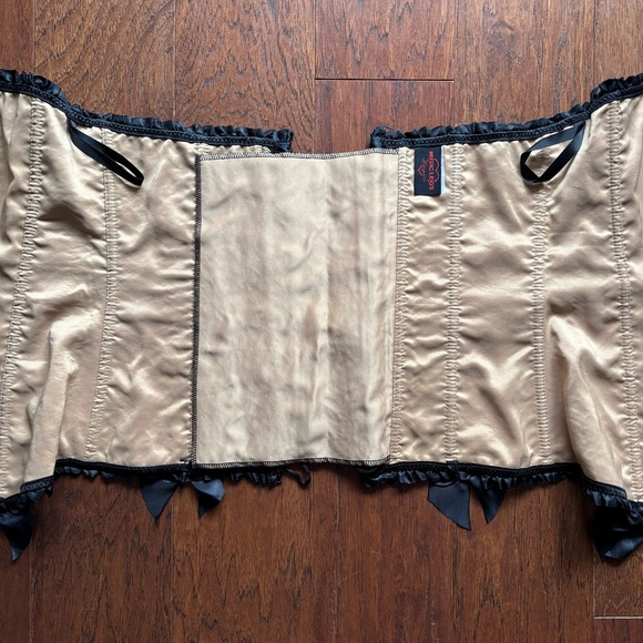 Music Legs Lace Corset & Thong Set | Lingerie Black and Cream | NWOT - Picture 3 of 11